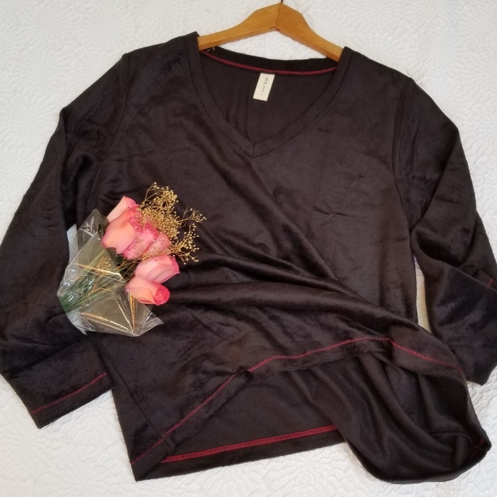 Hue Black Crushed Velvet Longsleeve V-neck top